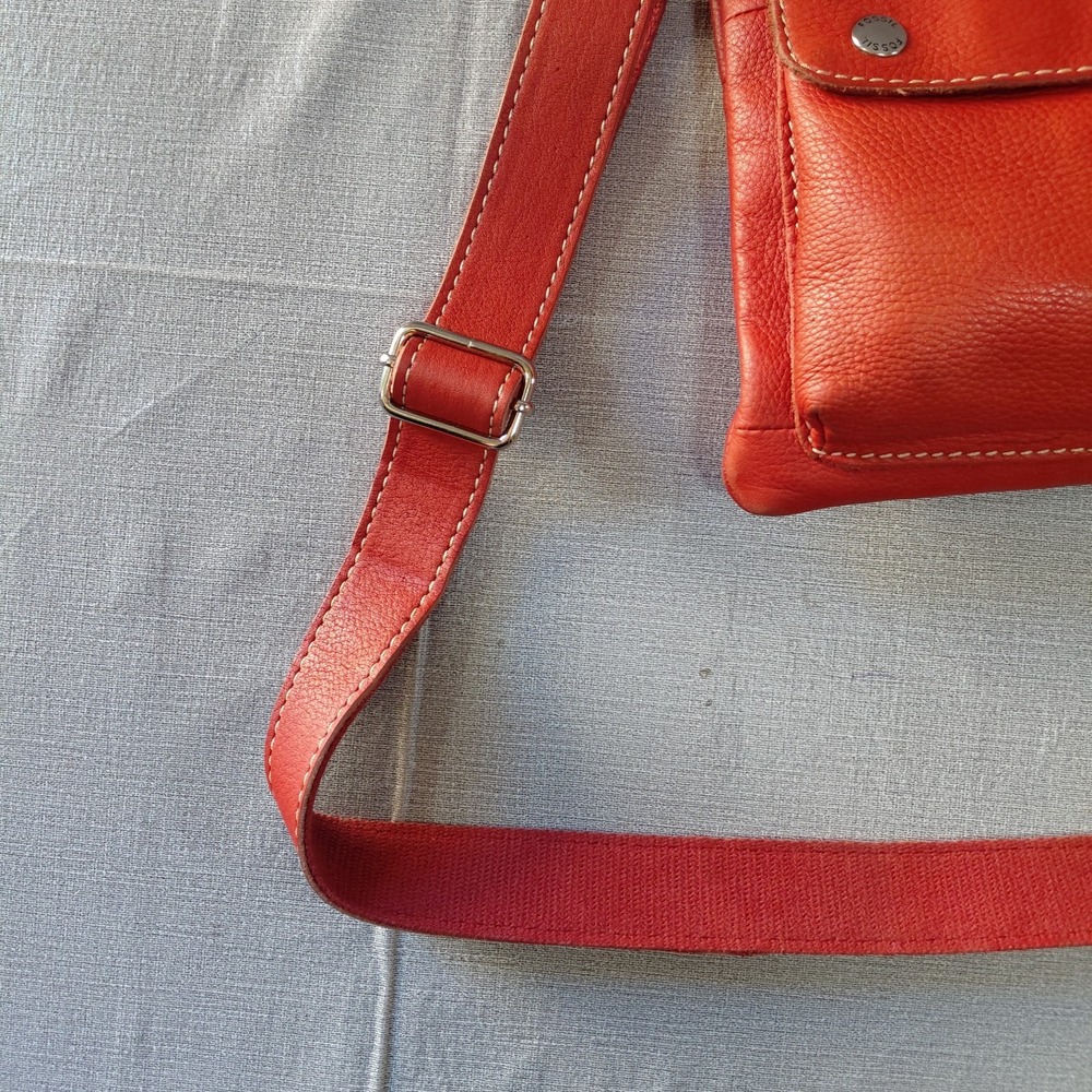 Vtg Y2k Fossil Sutter Genuine Leather Crossbody Bag Red Adjustable Strap Top Zip - Picture 5 of 16